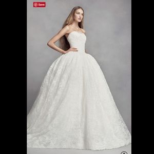 CLEARANCE! White VERA WANG Sweetheart Lace Wedding Dress 8